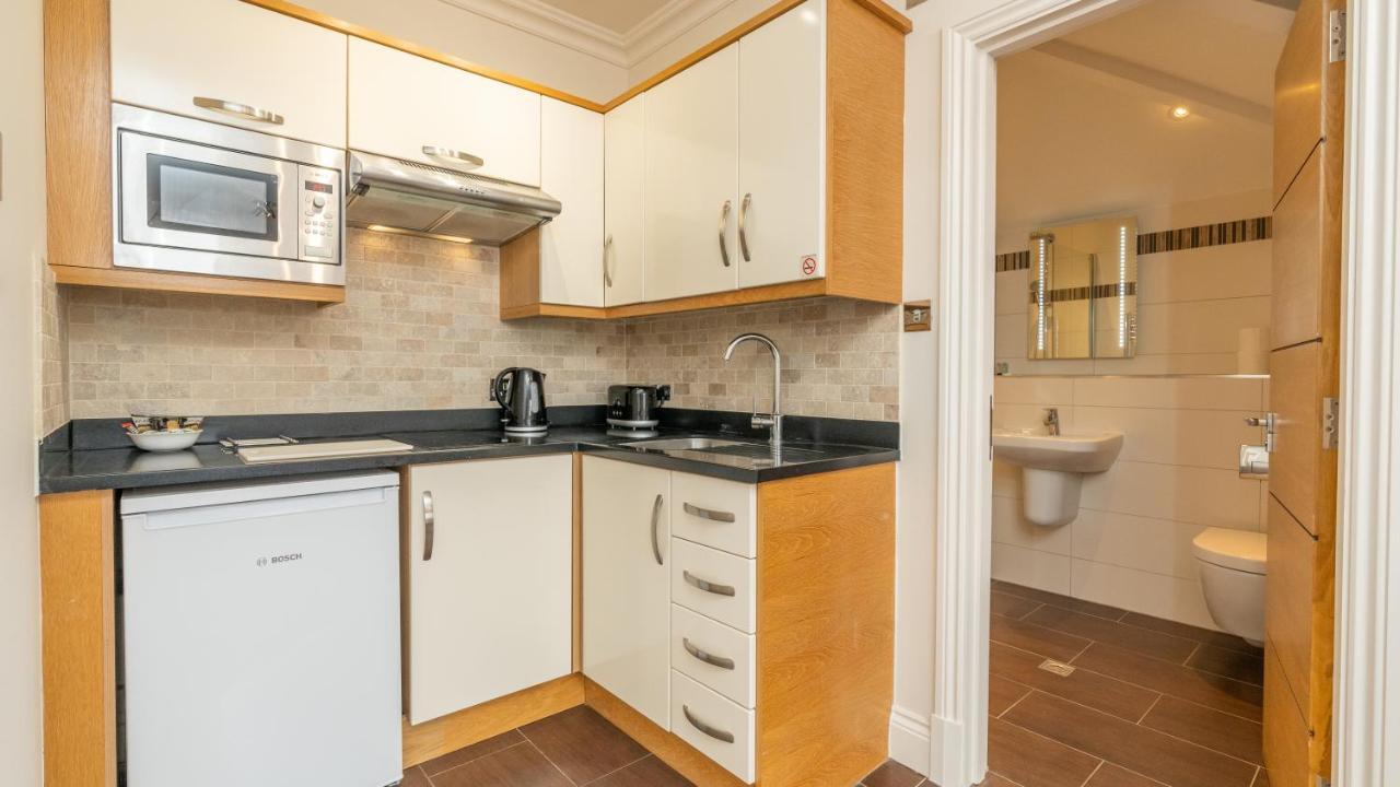 Teddington Lodge Екстериор снимка