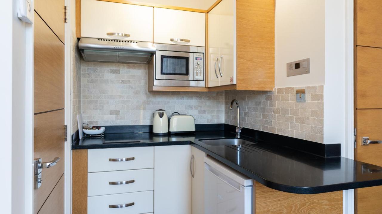 Teddington Lodge Екстериор снимка