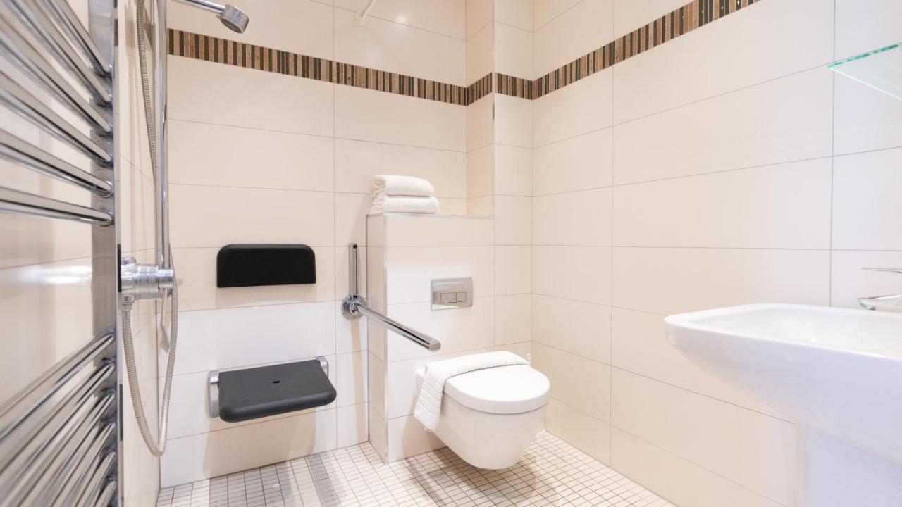 Teddington Lodge Екстериор снимка